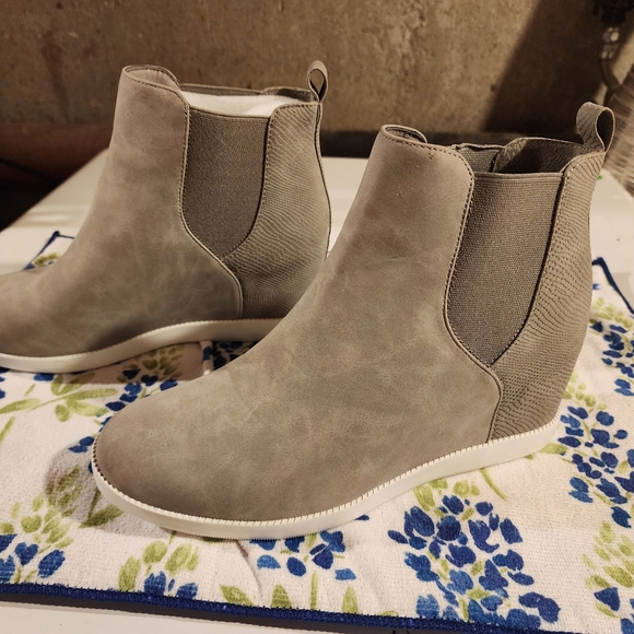 Brand New Just Fab Grey Platform Sneakers Size 9 - Picture 2 of 2